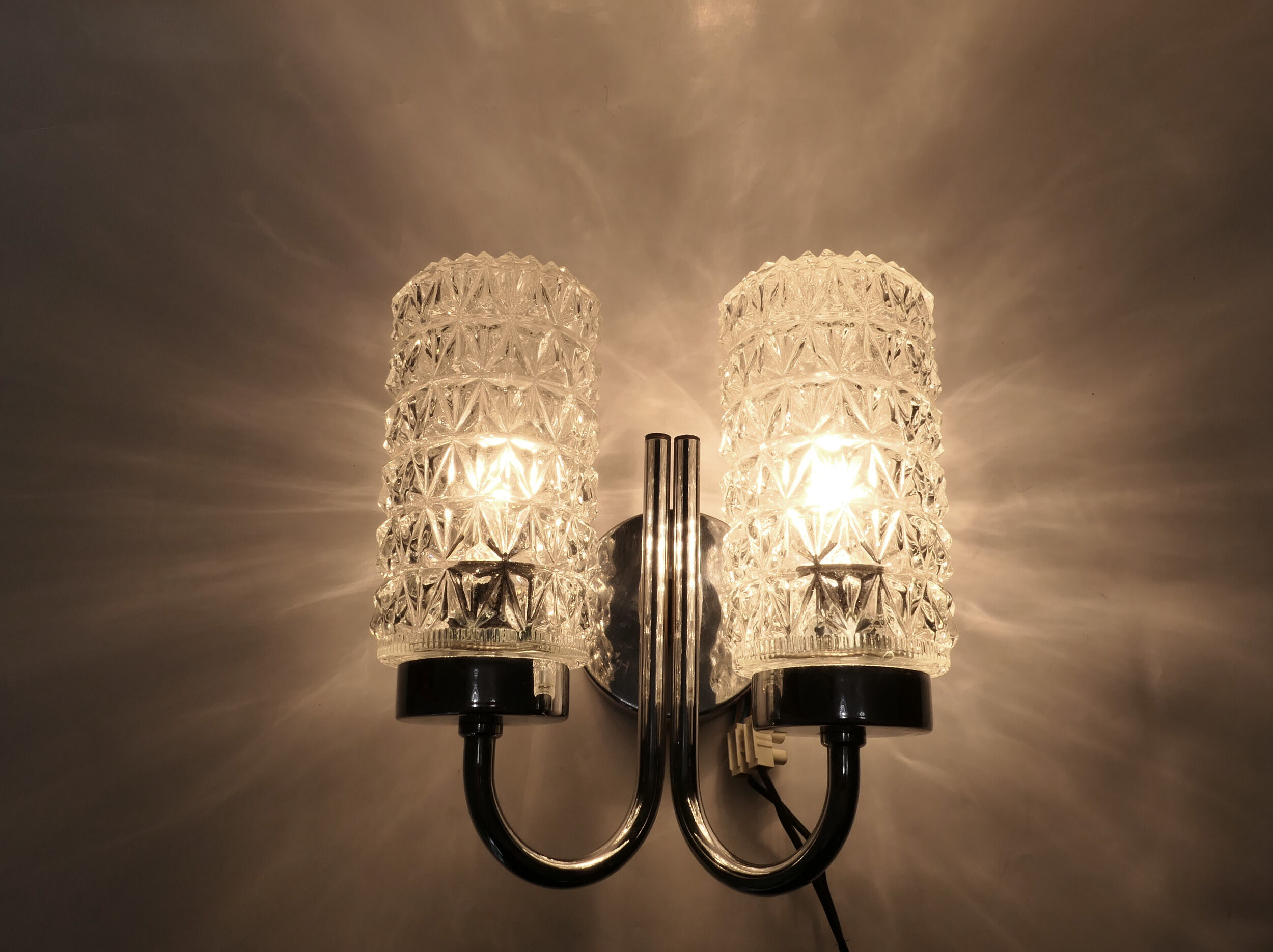 Double wall lamp 1970's chrome and glass