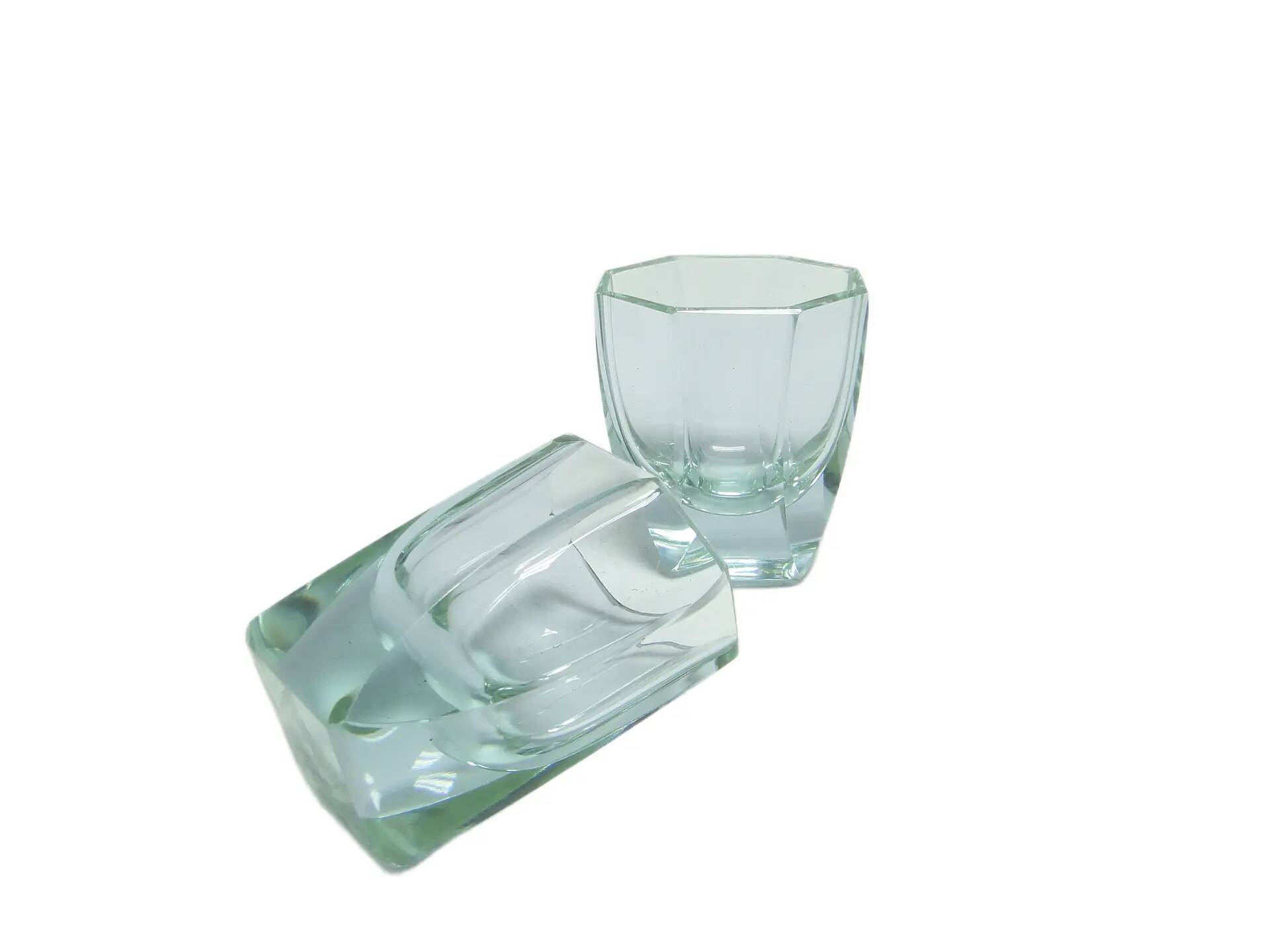 Paire de verres Art Déco, verre turquoise, Tchécoslovaquie, années 1930.