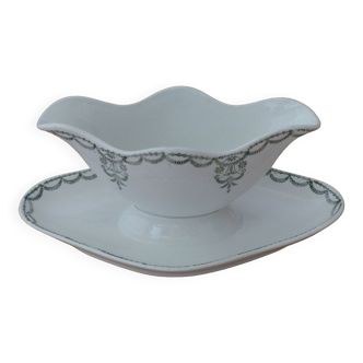 Gravy boat