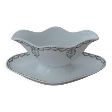 Gravy boat