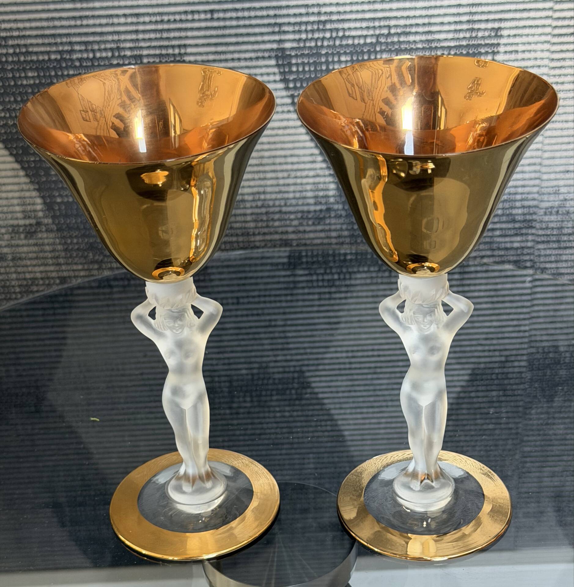 "Pair of cocktail glasses attributed to Bayel, Bacchante model, in ve"