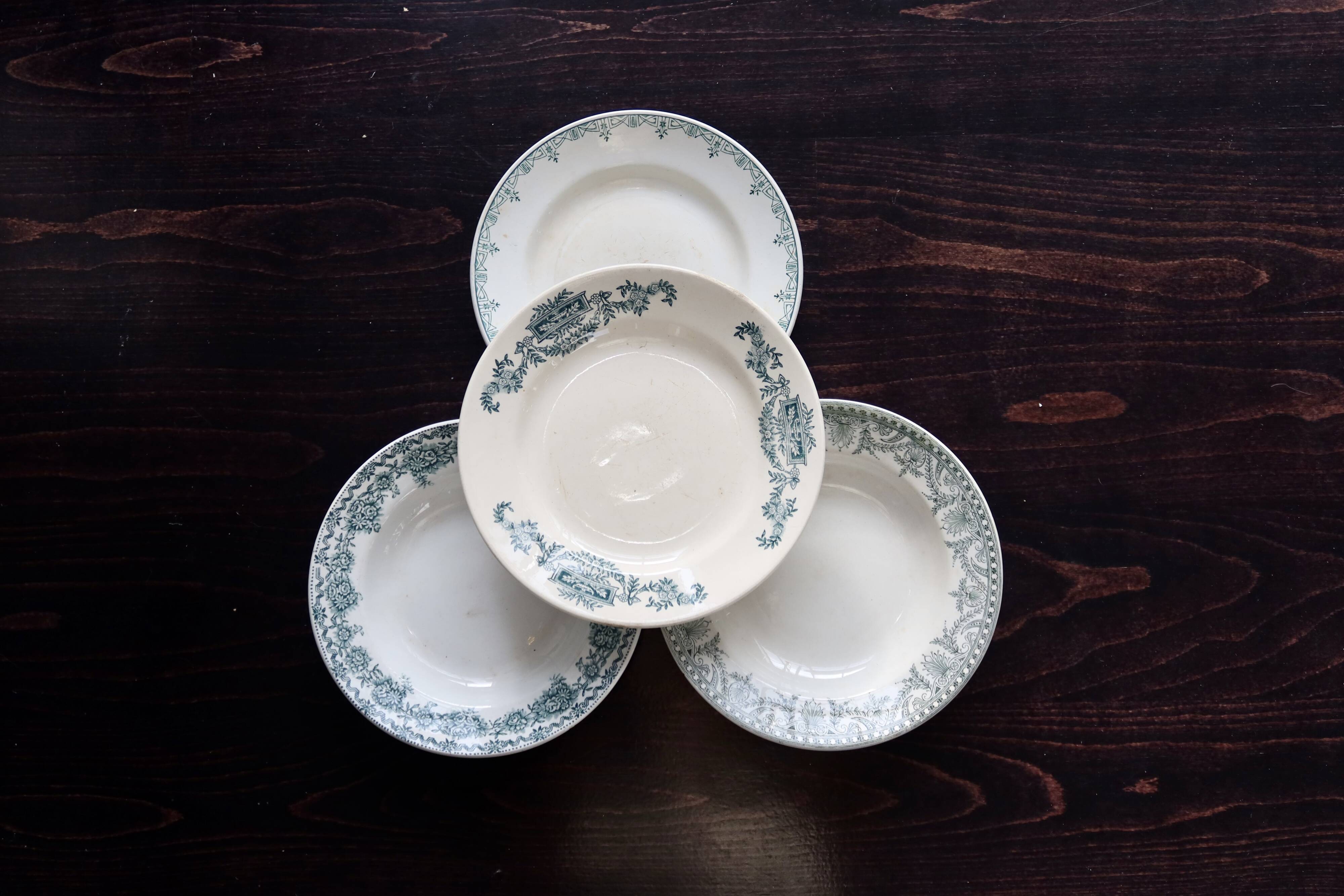 Mismatched vintage half-soup plates in ironstone - Green decor