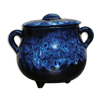 Flaming ceramic tripod pot to divert into pot cache