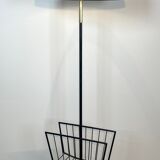 Designer floor lamp in black lacquered metal and brass, incorporating a magazine rack