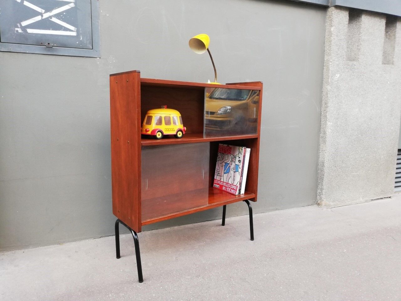 Vintage 60s showcase