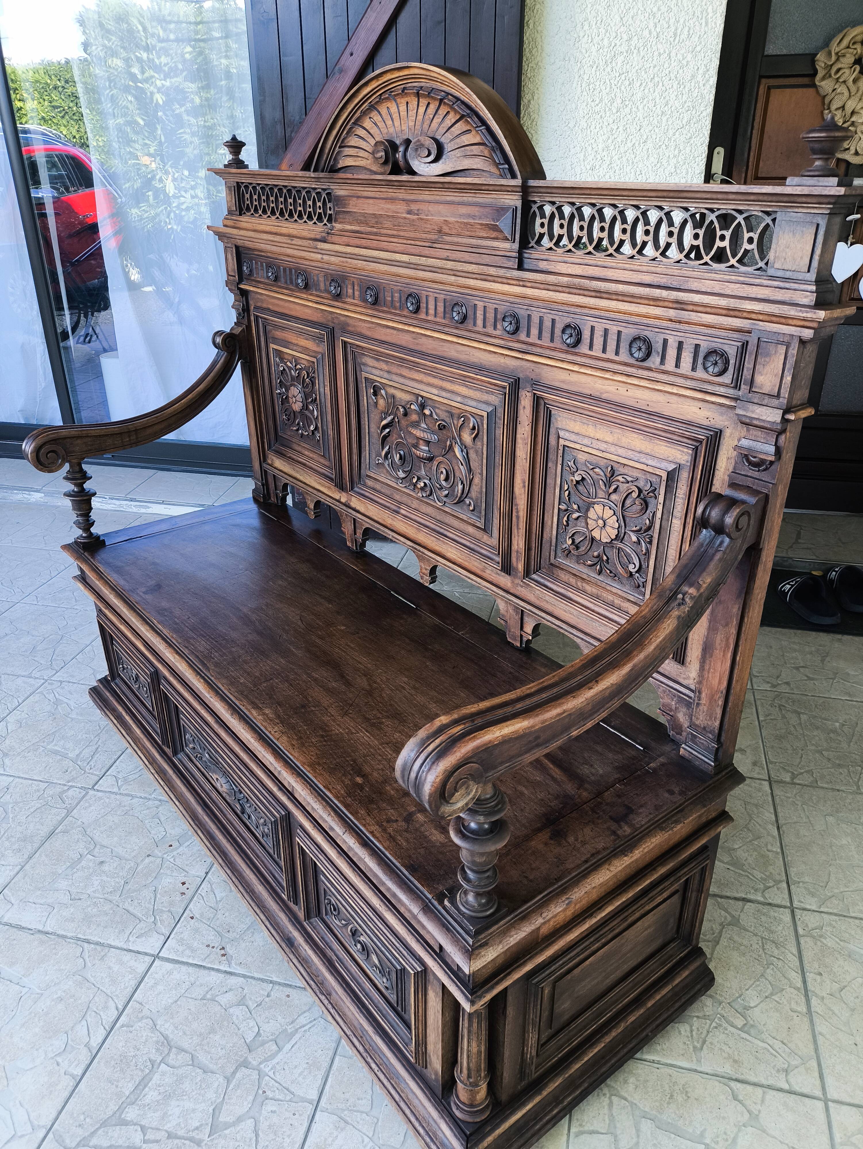 Banquette-coffre ancienne style Henri II / Néo-Renaissance en bois sculpté