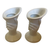Paire de petits vases bougeoirs mains