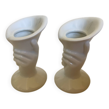 Paire de petits vases bougeoirs mains