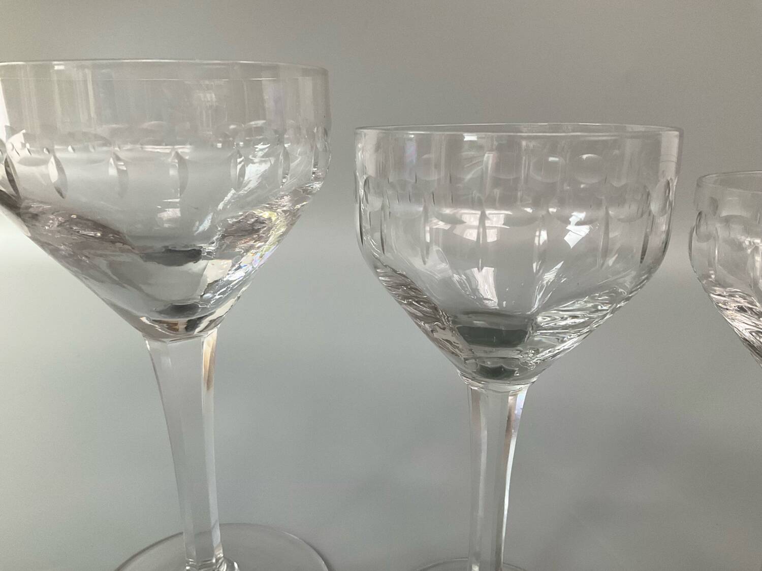 Stemmed glass service