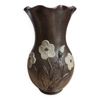 Noron vase with flower decoration