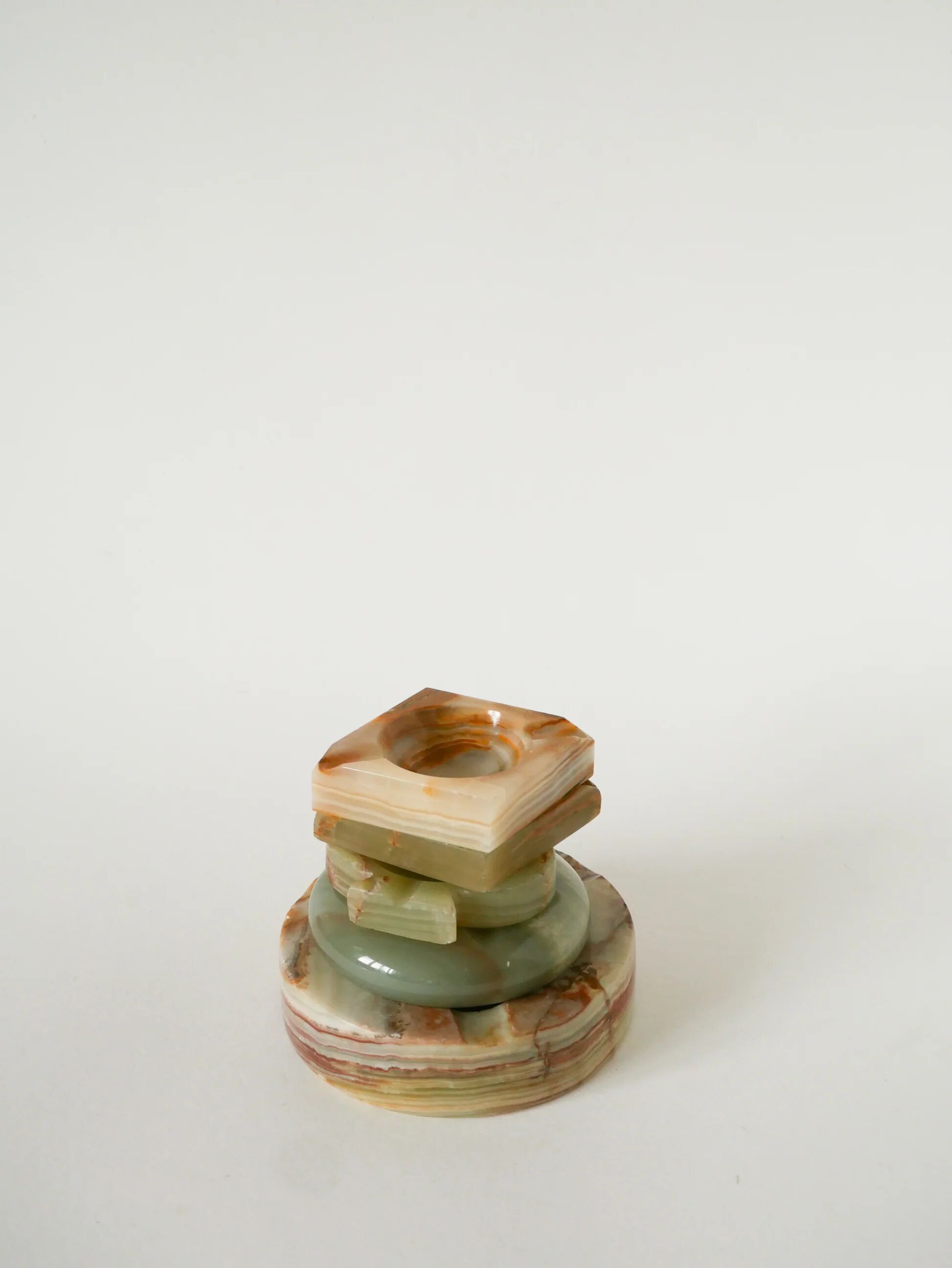 Vide-poche en albâtre, forme pique, beige et marron, 1970