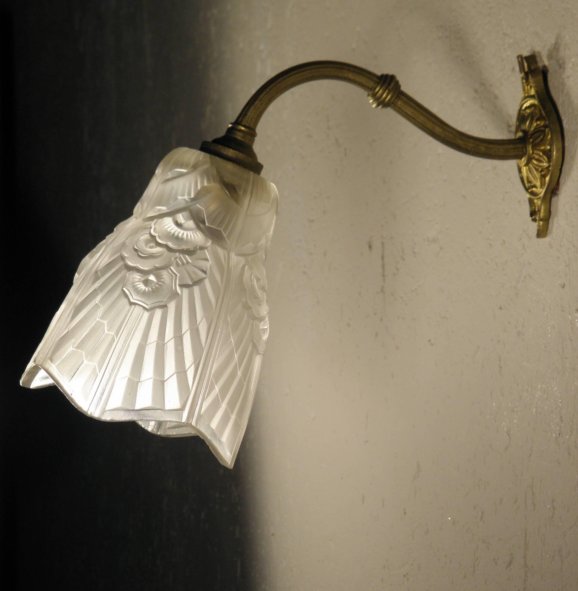 Brass and glass wall lamp from the 1920s