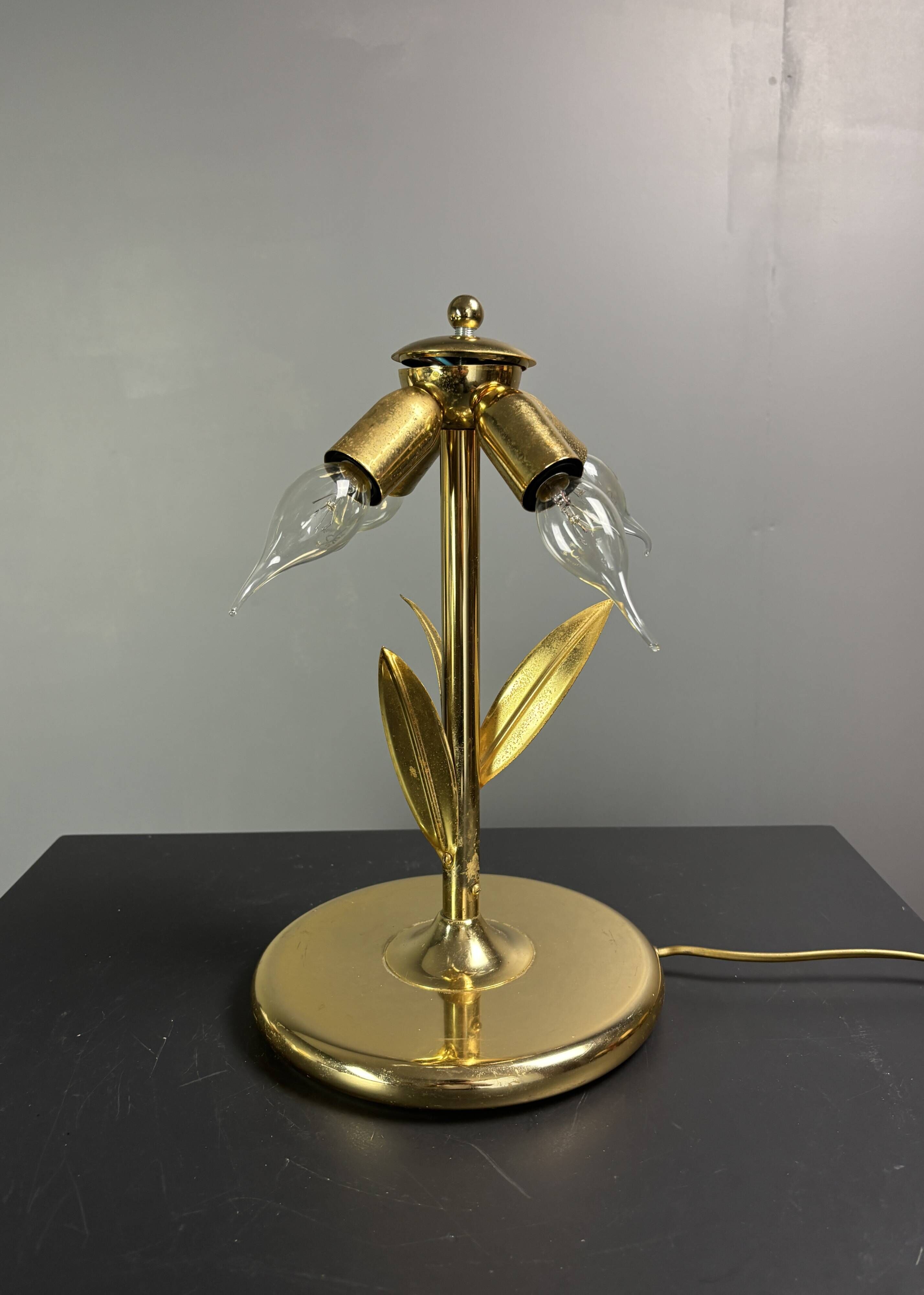 Pencil reed rattan bamboo and brass flower table desk lamp, Italy, 1980s