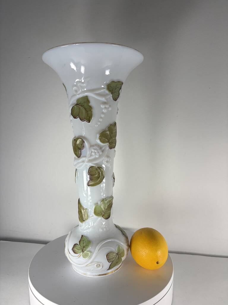 Baccarat  Vase Opaline XXL Décor Aux raisins 1860 19eme France