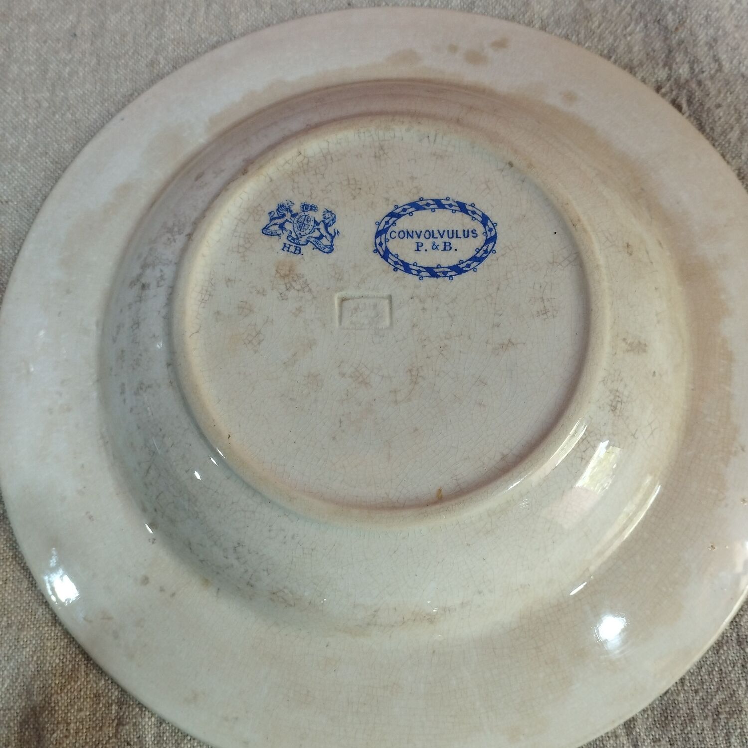 Set of two hollow plates in English porcelain HB
