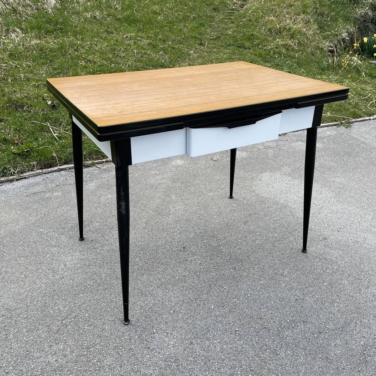 Italian dining table and 4 chairs by Salvarani, 1950s, set of 5.