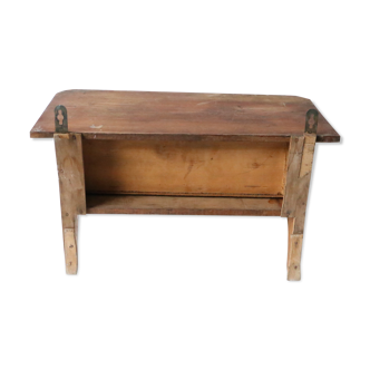 Pretty wall shelf with wooden drawer