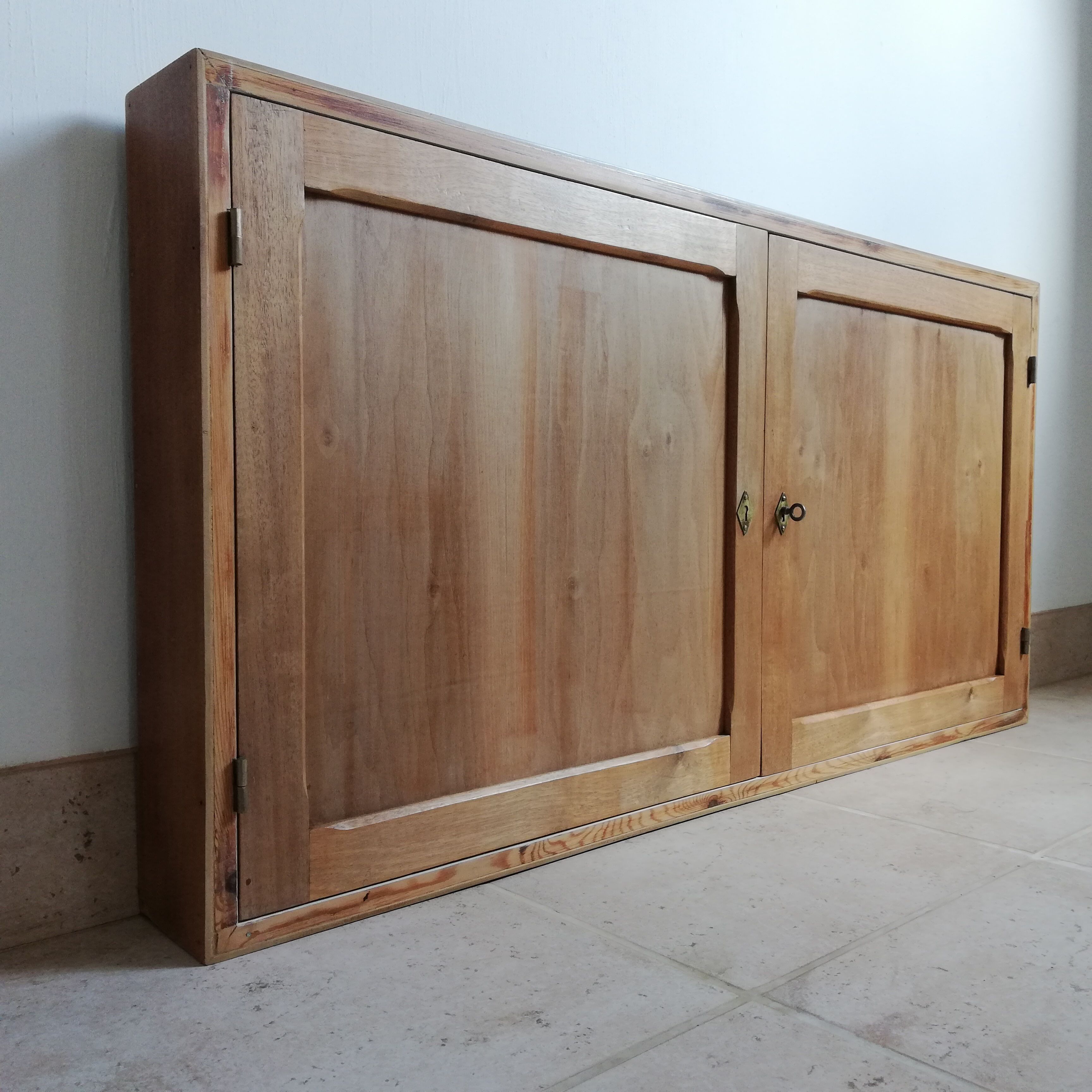 Armoire double en bois, murale