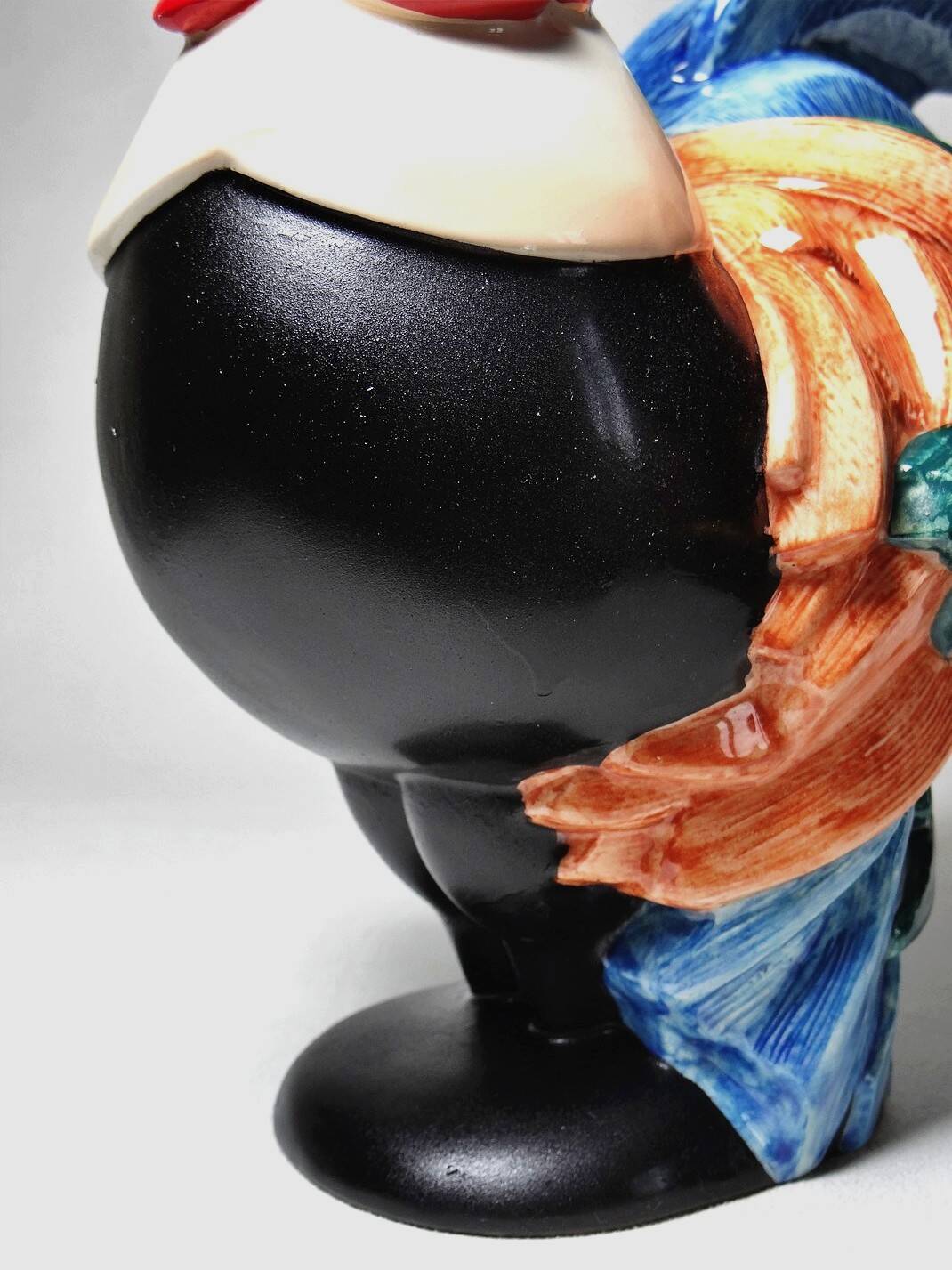 Polychrome porcelain rooster subject Hahn Georges Selim for Goebel Germany 1984