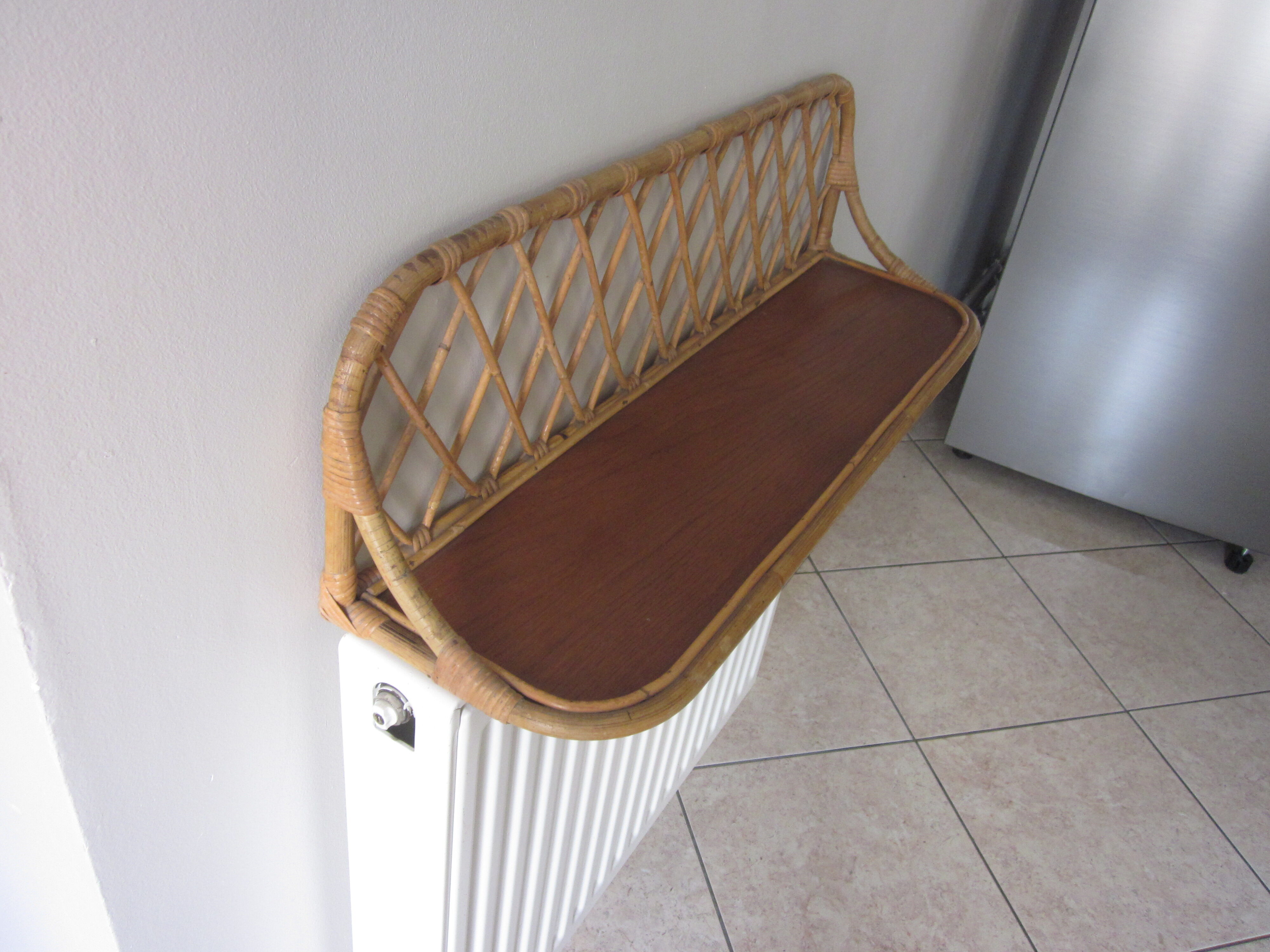 Étagère vintage en rotin