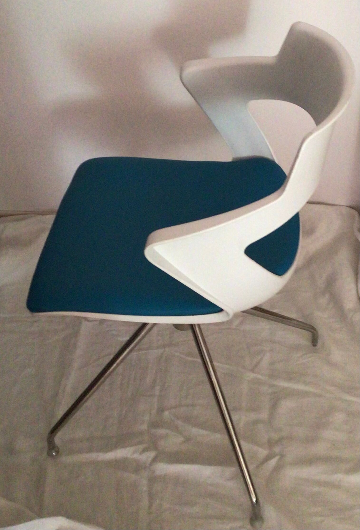 Kicca swivel chair by Kastel design