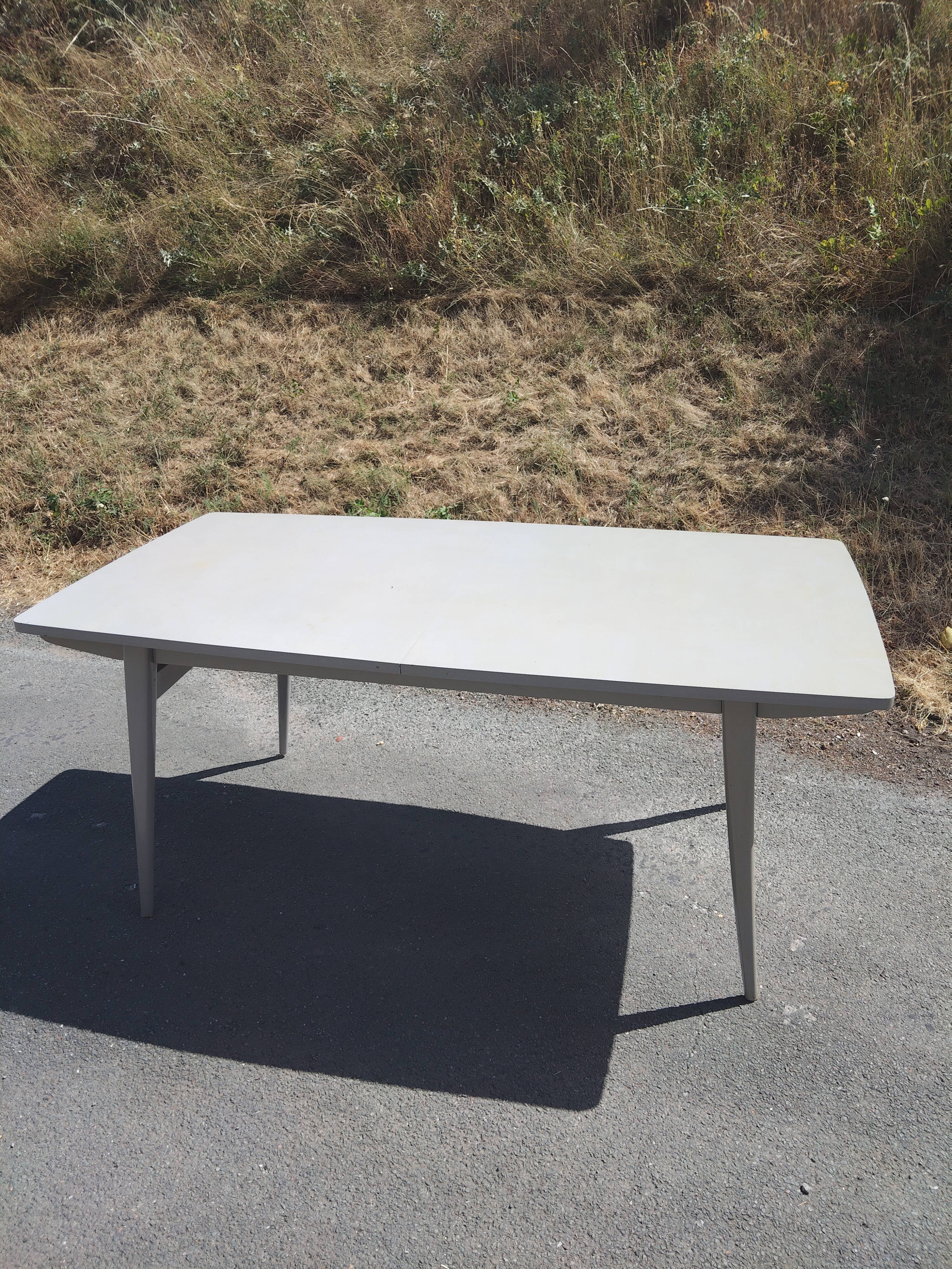 Large vintage extendable dining table – splayed legs