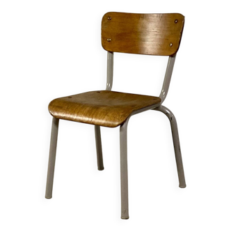 Chaise d'école maternelle