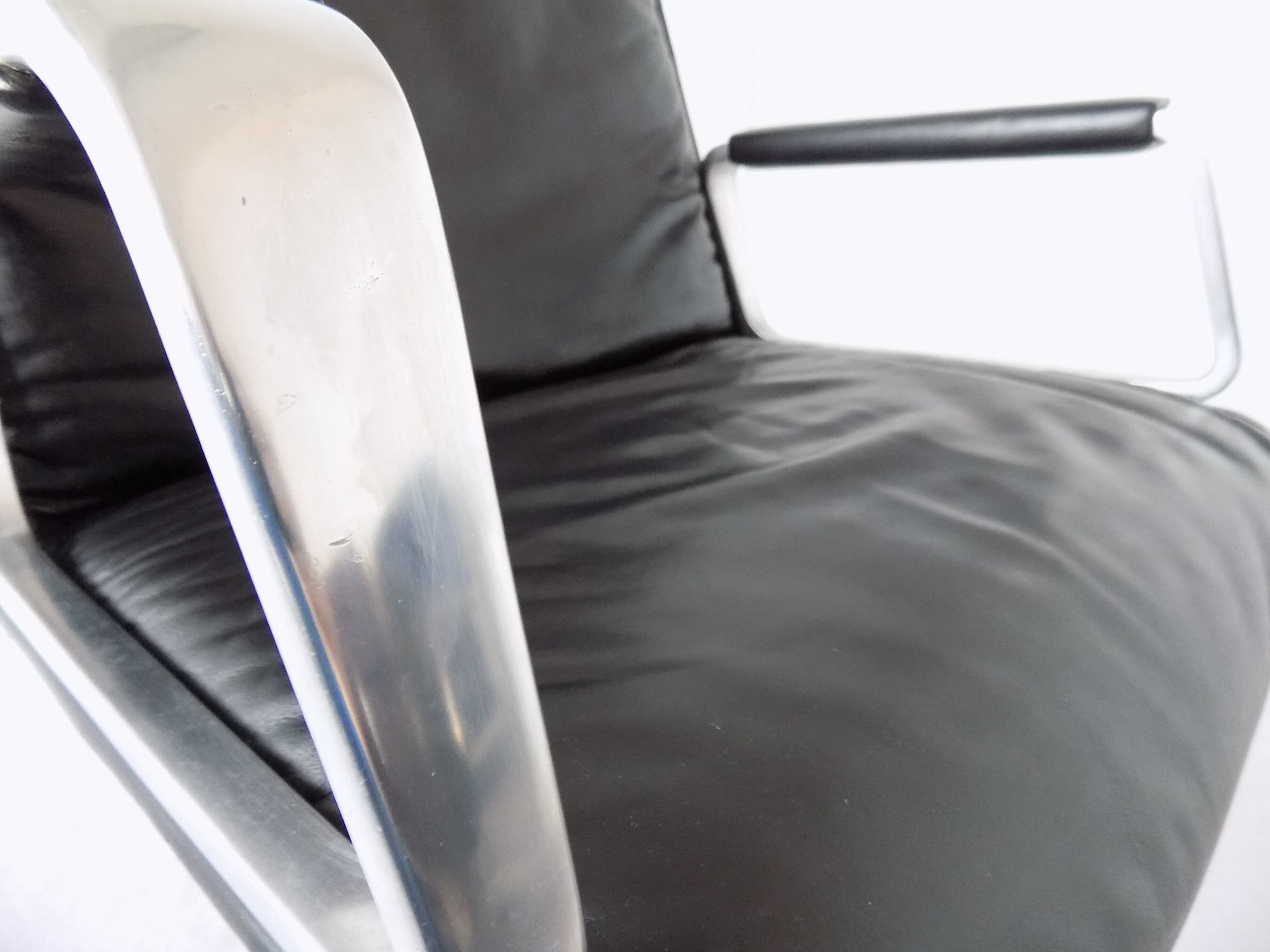 Wilkhahn Delta 2000 set of 4 black leather dining chairs by Delta Design