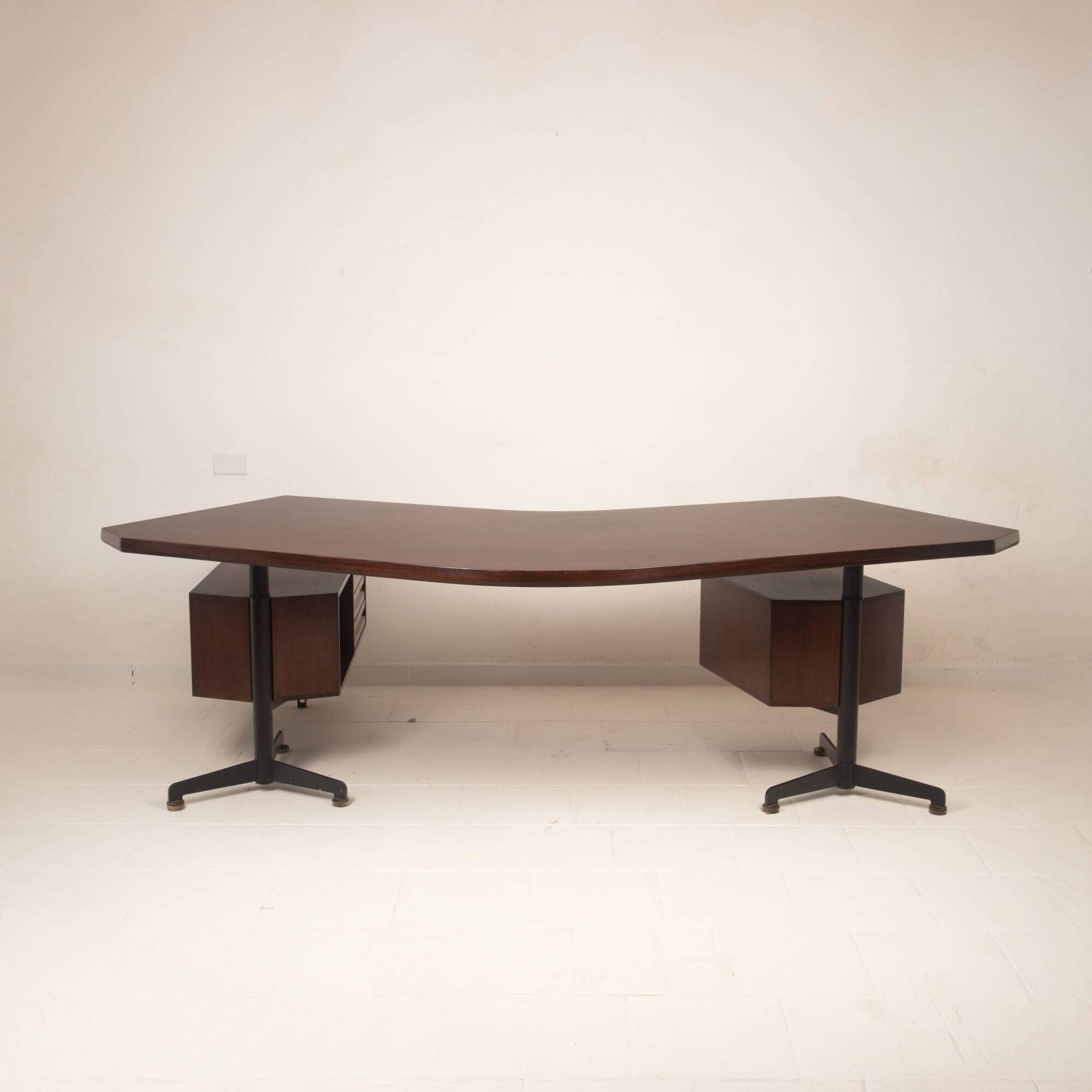 T96 Rosewood Boomerang Desk by Osvaldo Borsani for Tecno, First Edition, 1950