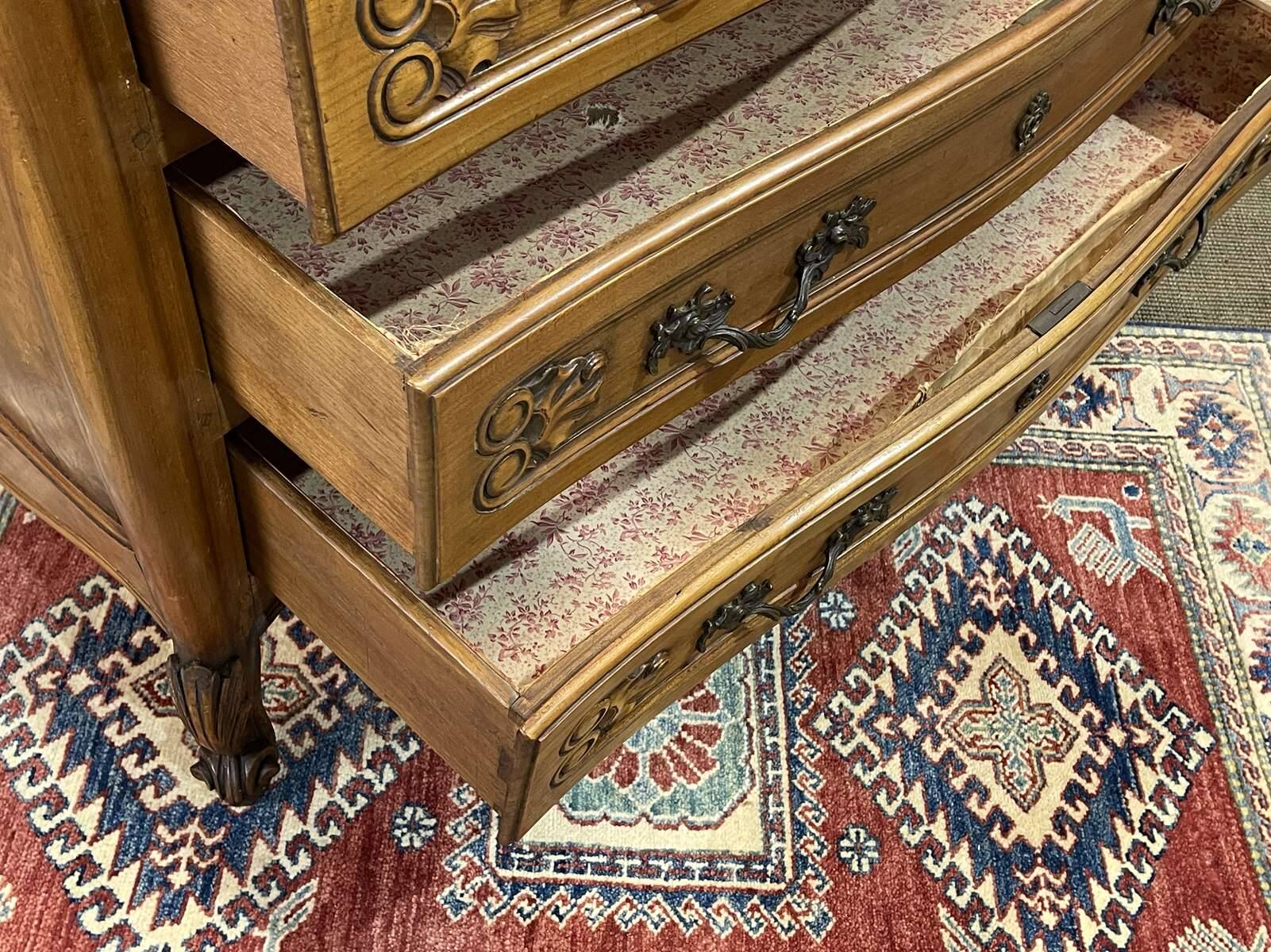 Louis XV style chest of drawers from the 1950s in cherry wood and elm burl