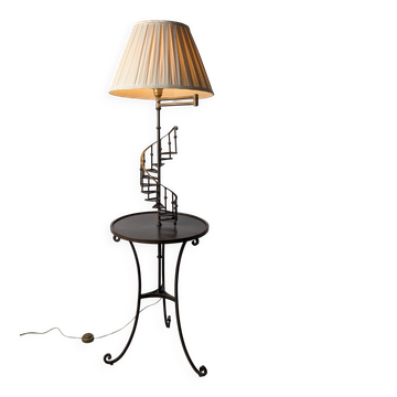 Lampe de sol française avec escalier en colimaçon, en fer et laiton, style milieu du siècle.