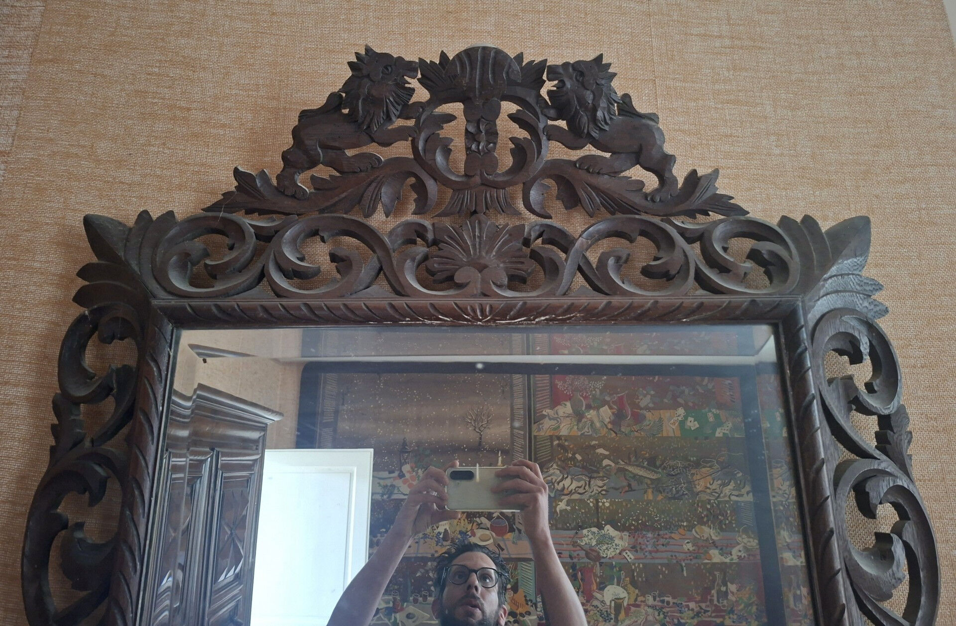 Large mirror with an openwork pediment in carved wood – Late 19th century