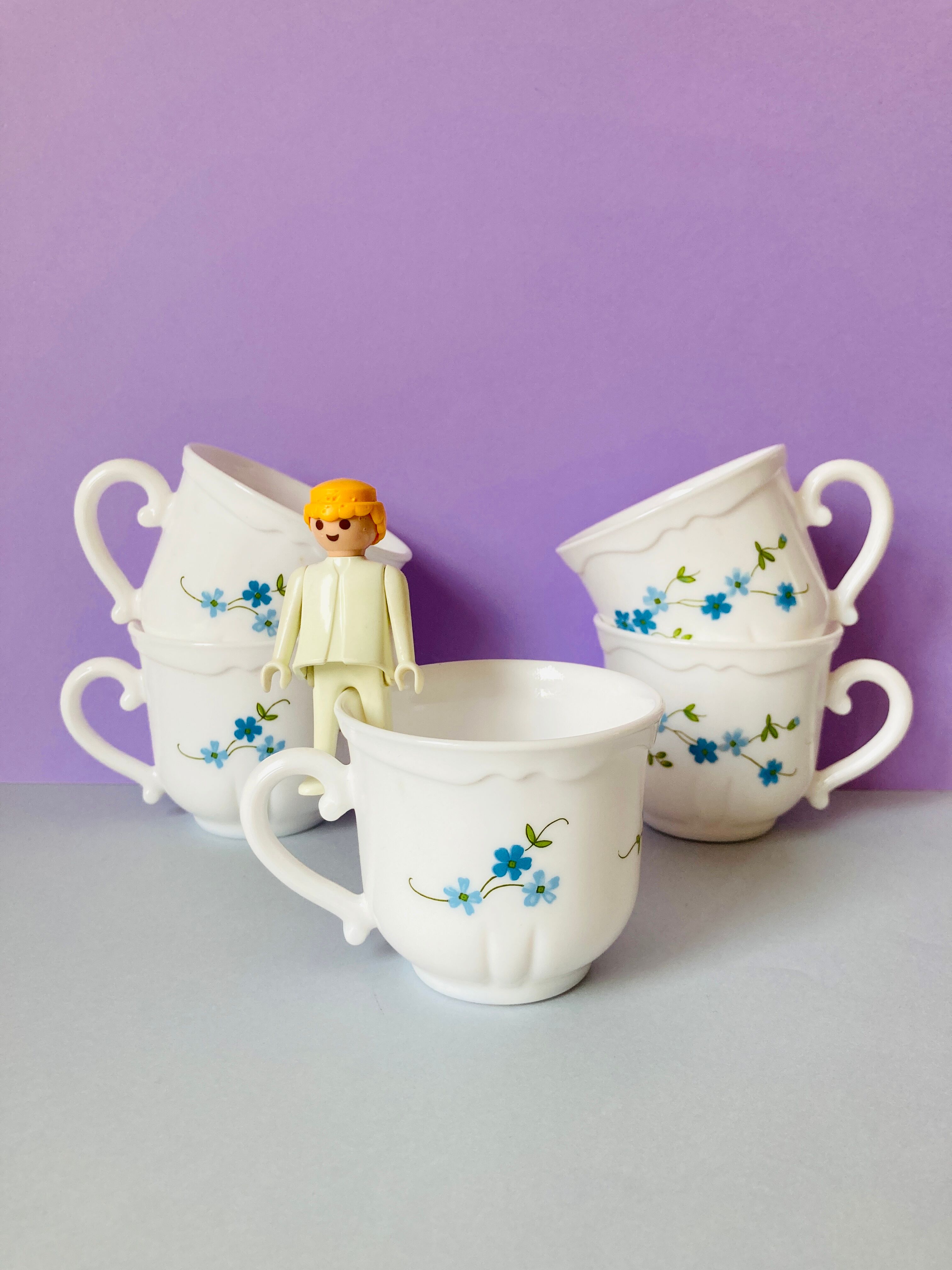 5 cups veronica tea with blue myosotis in white glass from arcopal-80s-retro-vintage