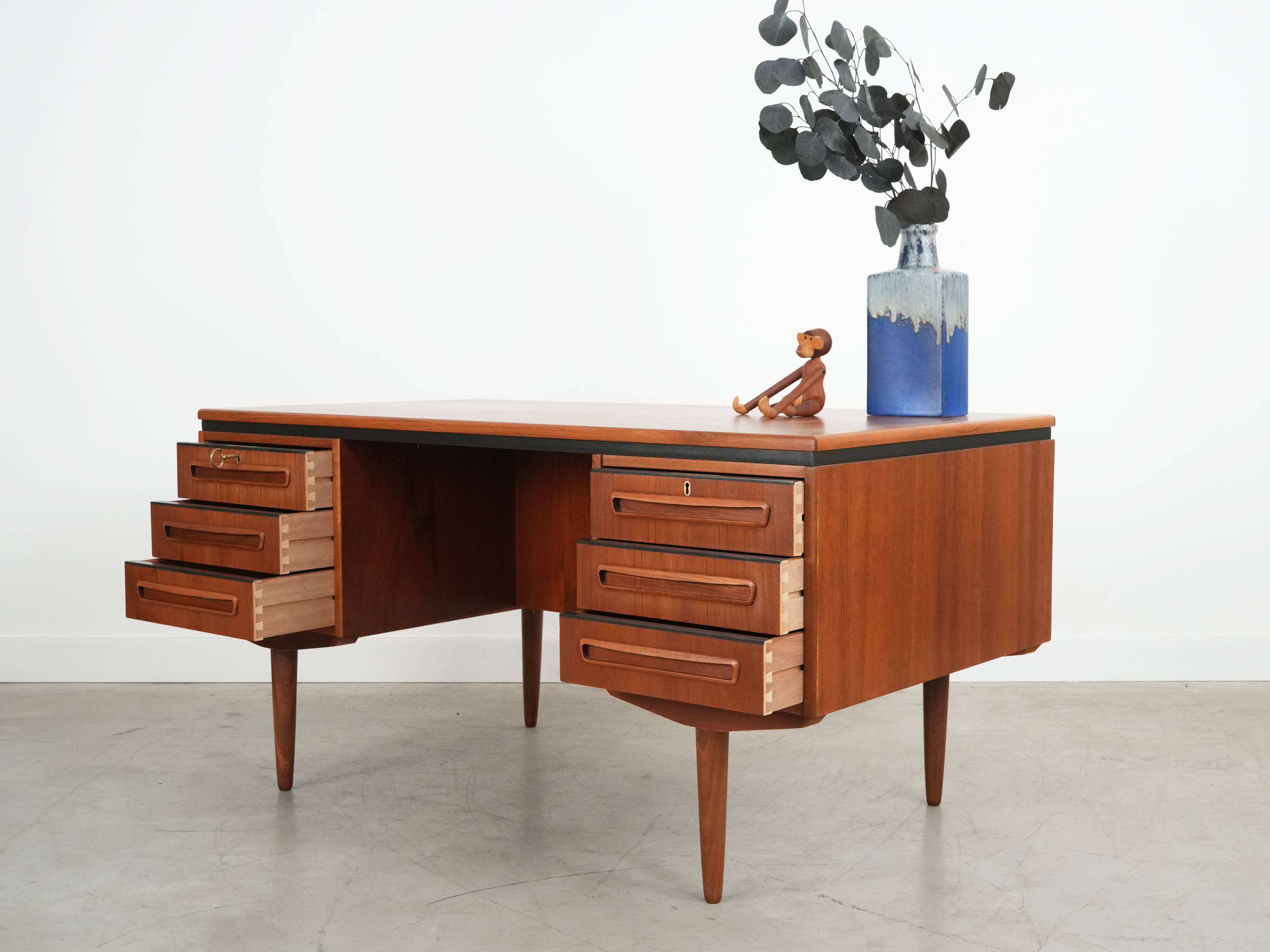 Teak desk, Danish design, 1960s, designer: J. Svenstrup