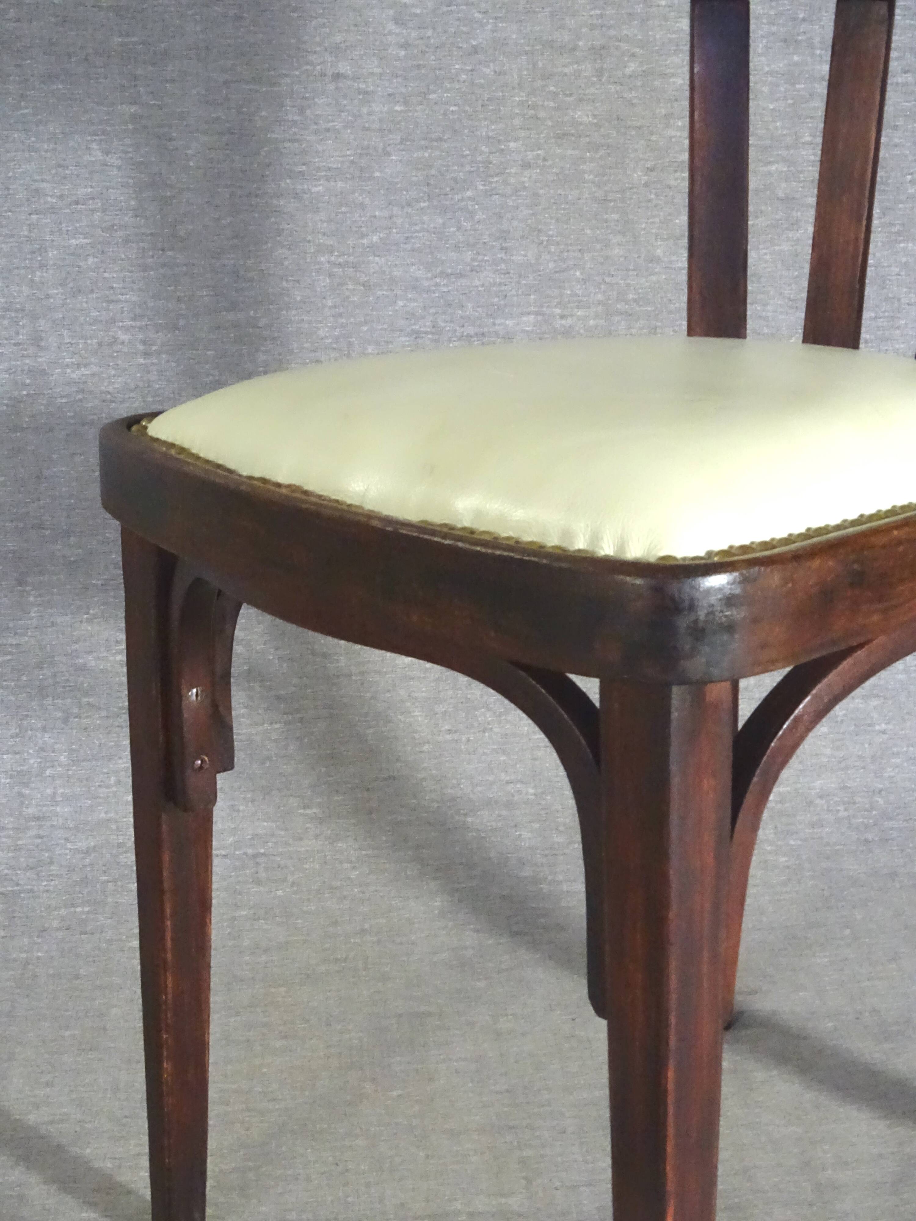 2 chaises bistrot Thonet en bois courbé, design de Kohn, 1913