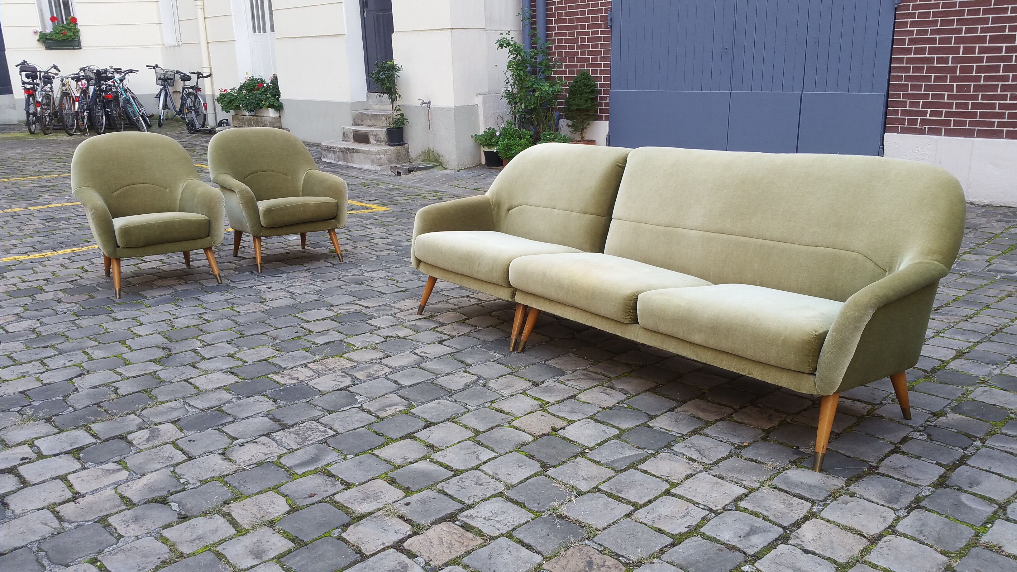 Danish chair club organic years soft 50 green glossy