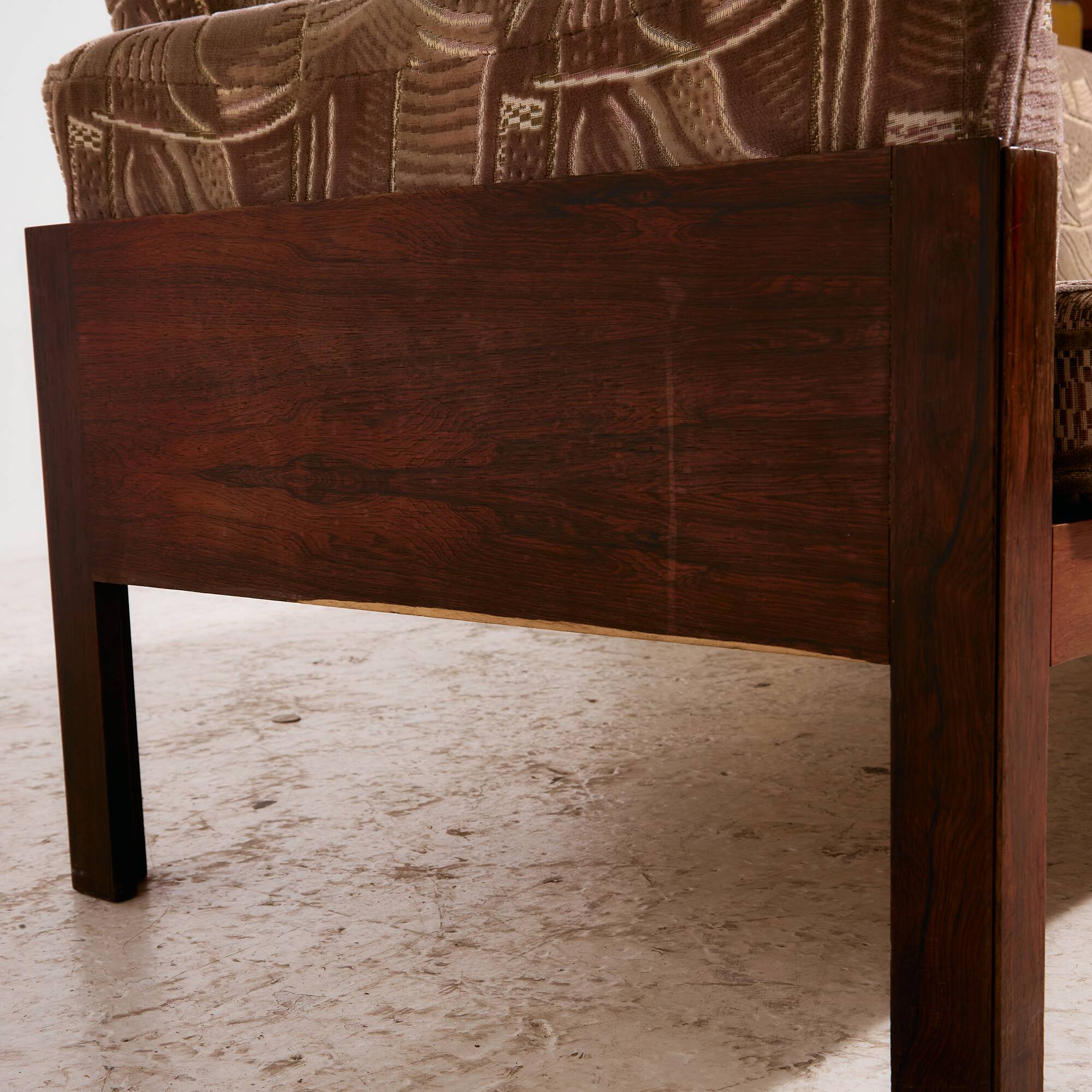 MK11213 Three-seater rosewood sofa