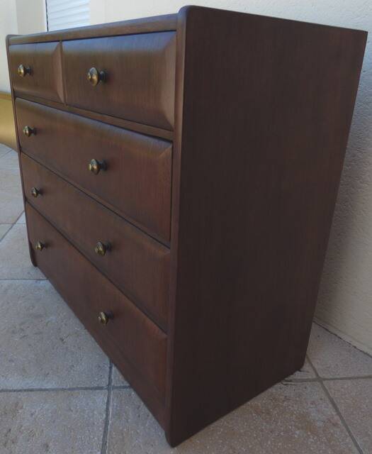 Antique chest of drawers from the 50s with 5 curved drawers, vintage old-style assembly and brass knobs