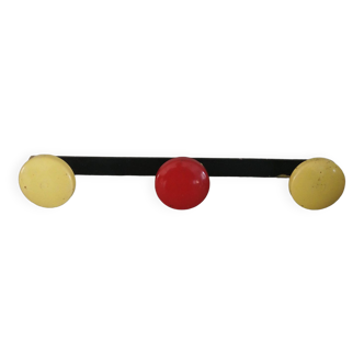 Coat rack with 3 iron balls