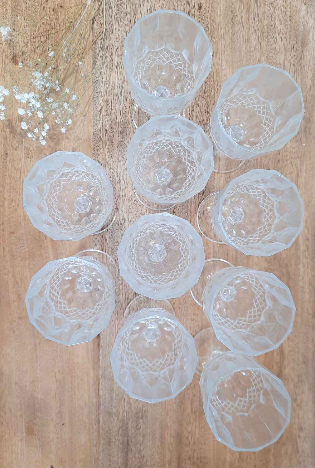 Stemmed glass chiseled glasses