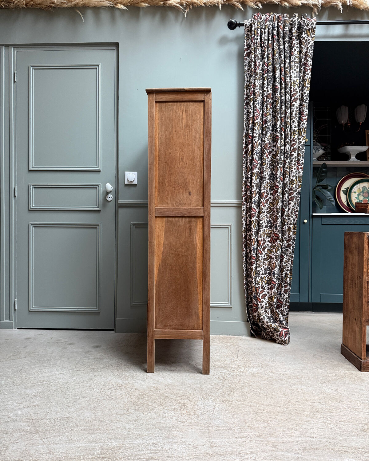 Parisian display cabinet in oak (renovated)