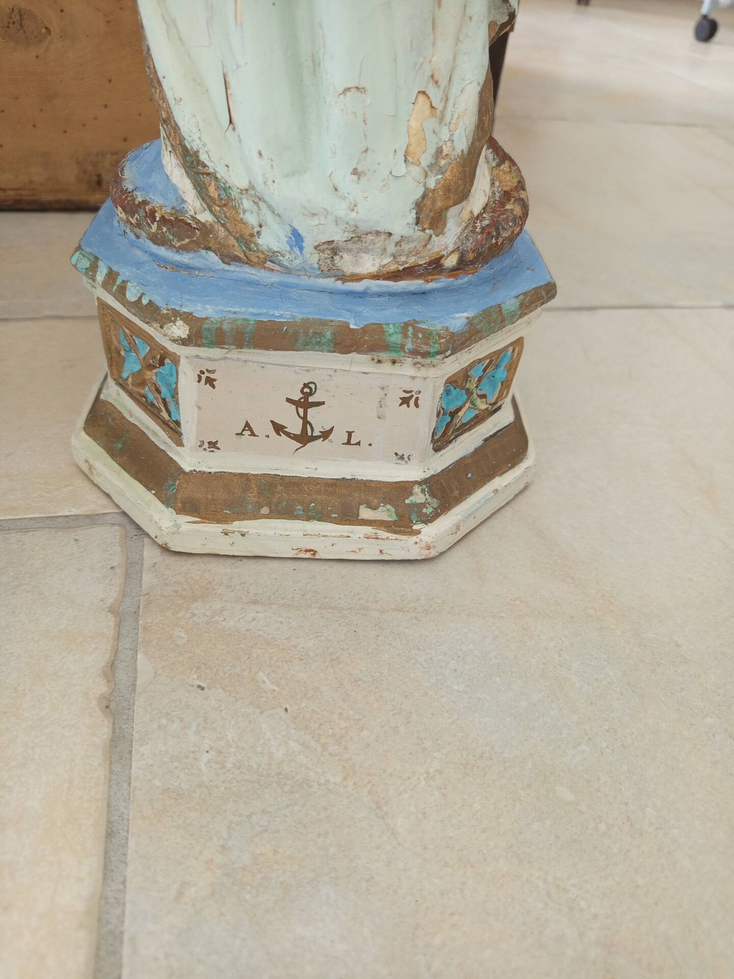 Statue of the Virgin and Child in plaster