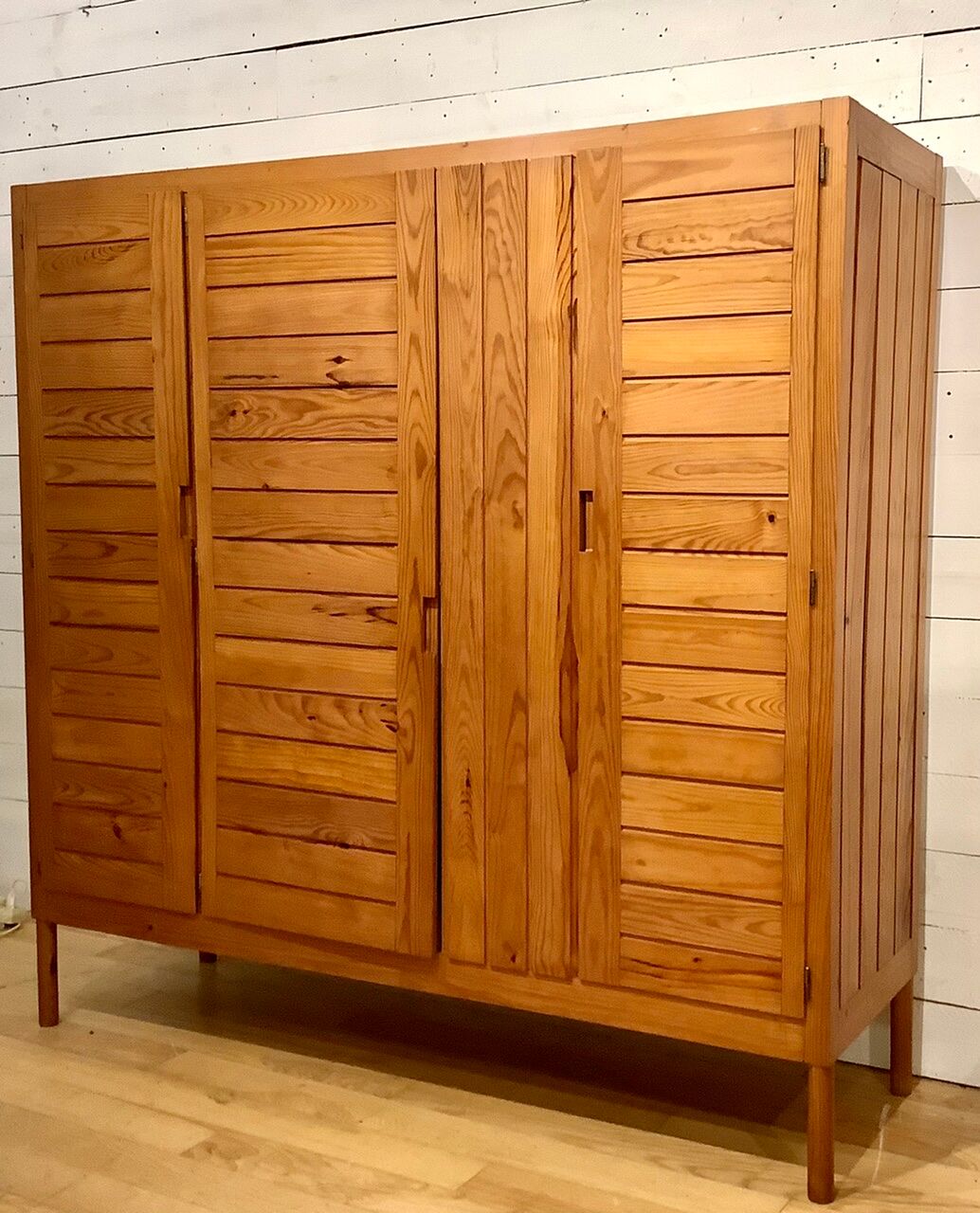 "Weekend" wardrobe in pine of the Landes by Pierre Gautier Delaye for Vergnères, France 1956