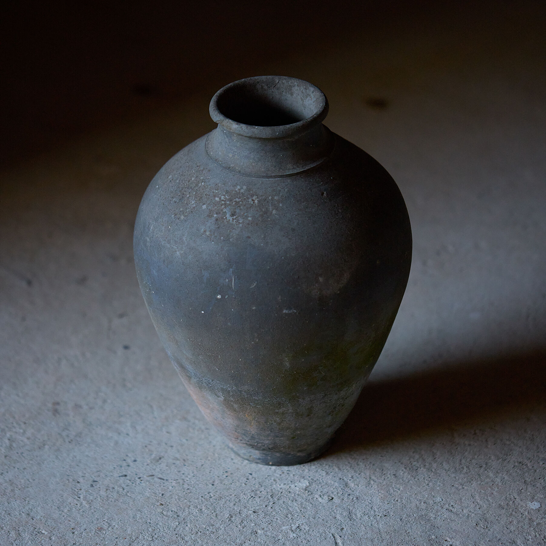 Ancient vase - Wabi sabi