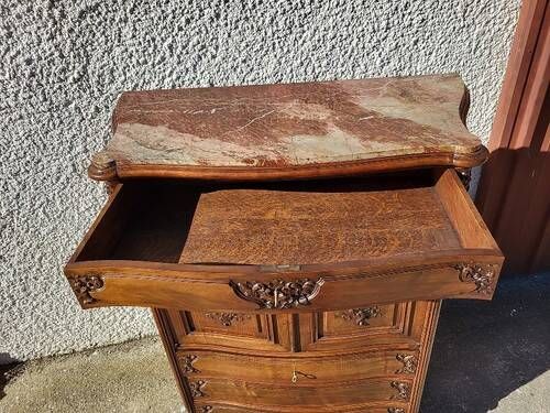 Rococo cabinet in walnut