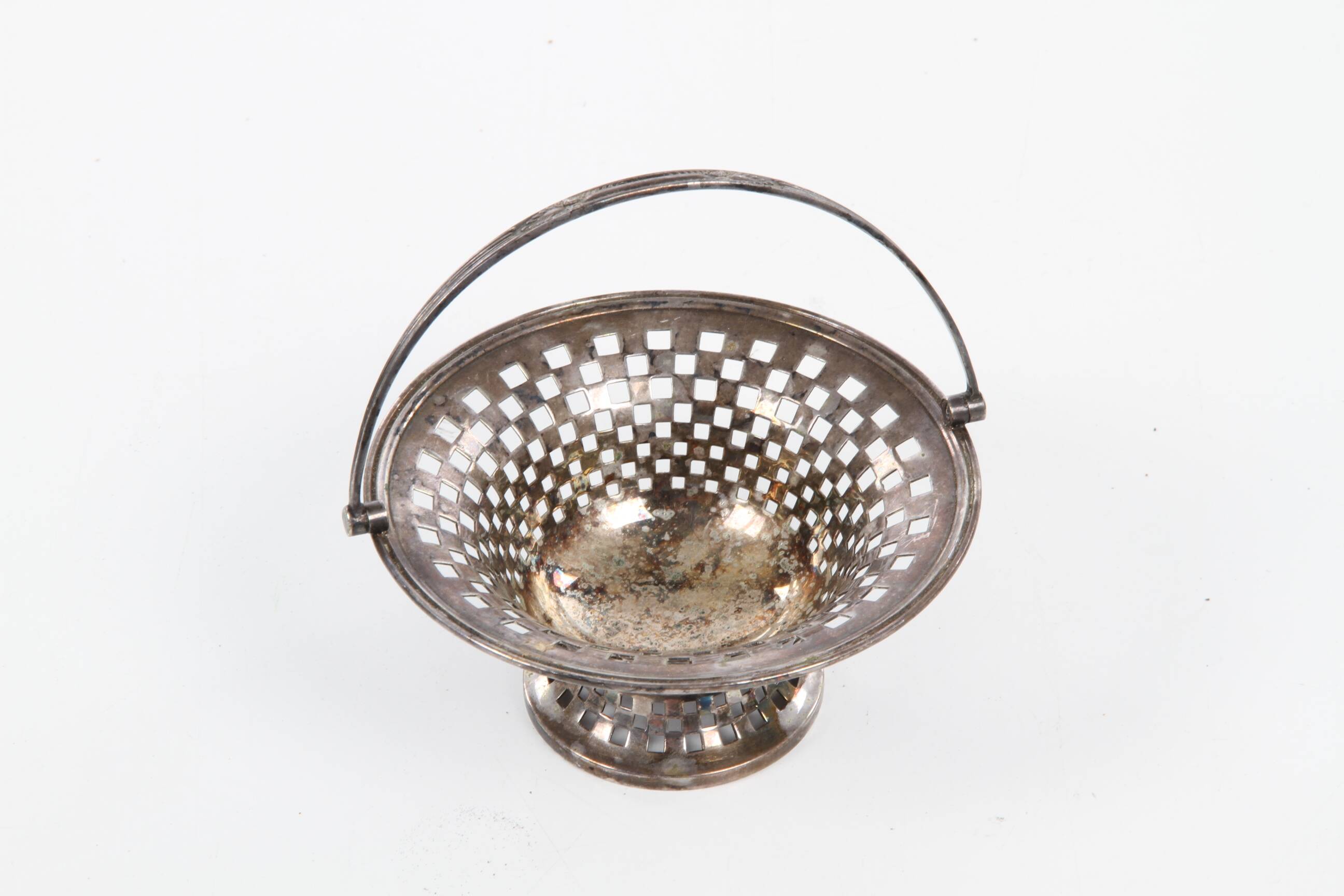 Silver-plated metal bowl basket