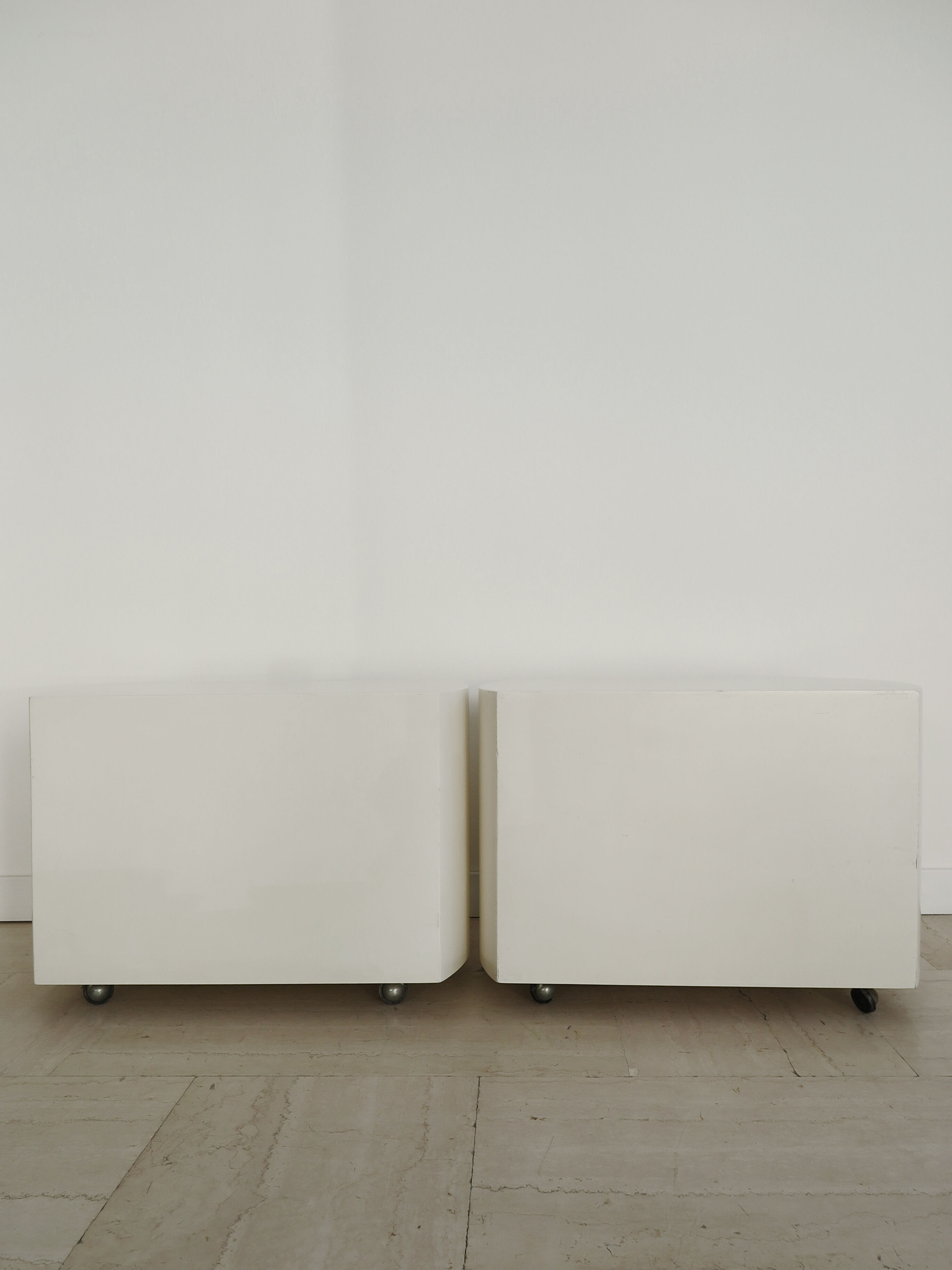 Simon Gavina Italian white lacquered wood  nigthstands, 1970s