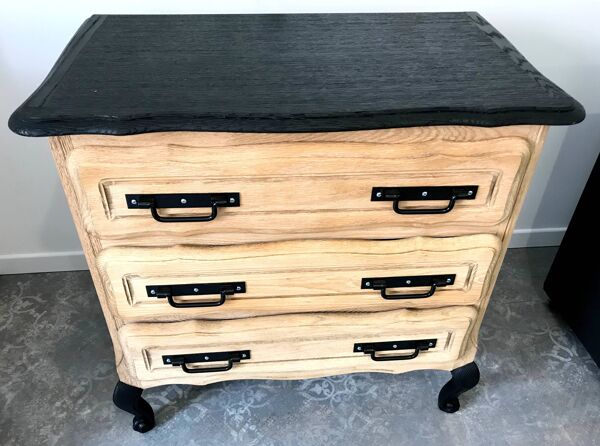 Commode en bois massif