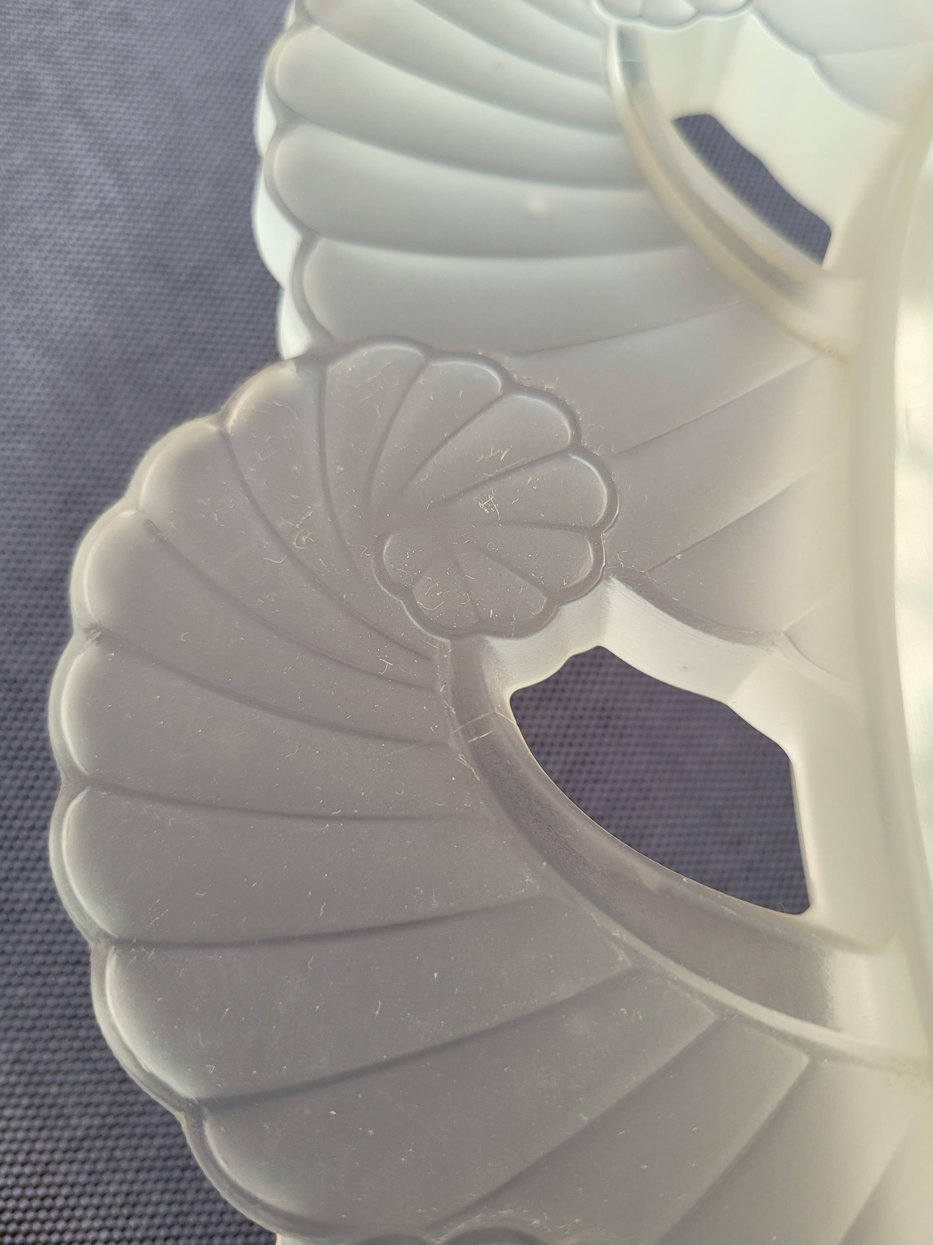 Important cut or mid-table signed Verlys, art deco