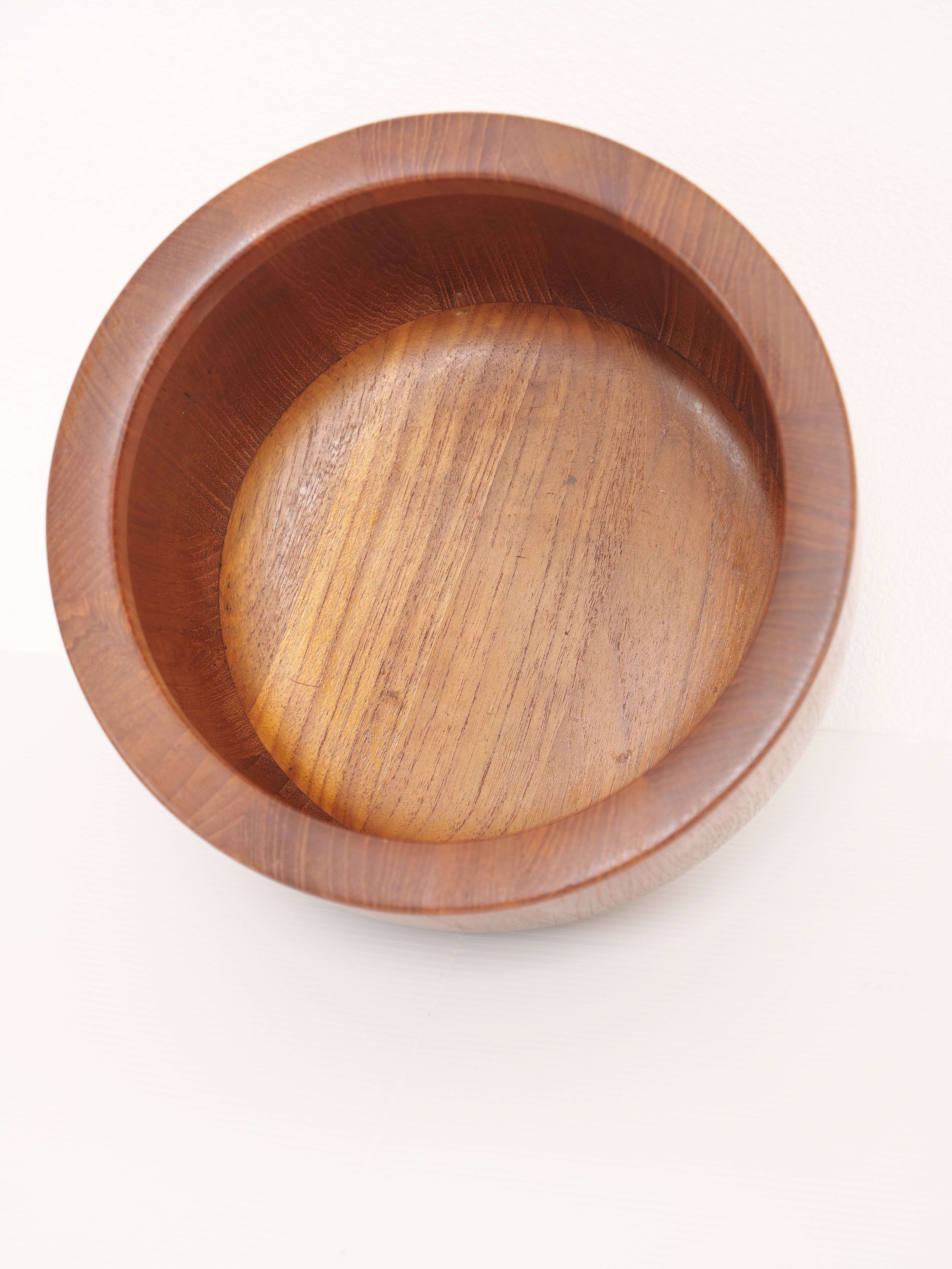 Scandinavian teak bowl by Richard Nissen Denmark